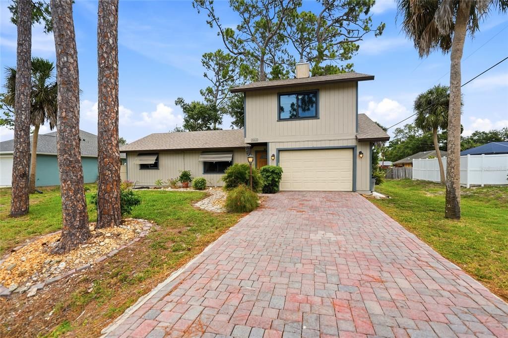 For Sale: $349,900 (2 beds, 2 baths, 1484 Square Feet)