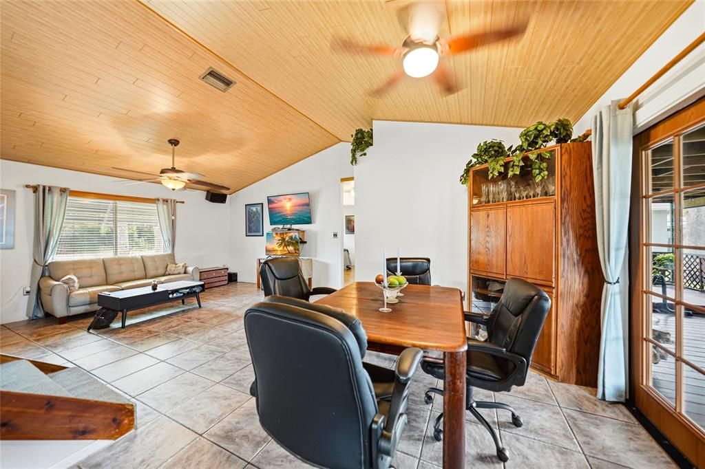For Sale: $349,900 (2 beds, 2 baths, 1484 Square Feet)