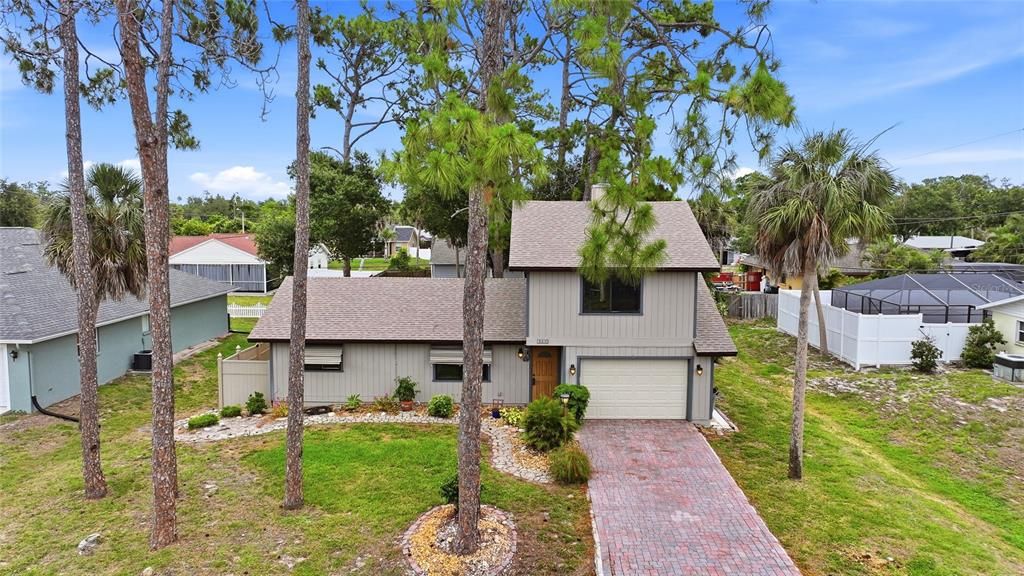 For Sale: $349,900 (2 beds, 2 baths, 1484 Square Feet)