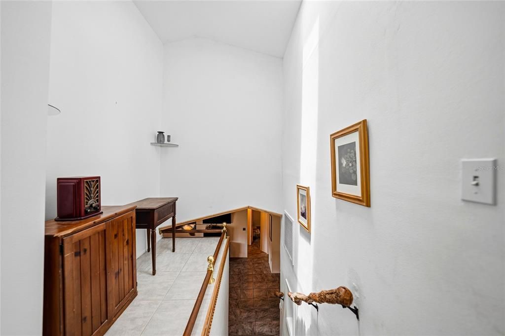 For Sale: $349,900 (2 beds, 2 baths, 1484 Square Feet)