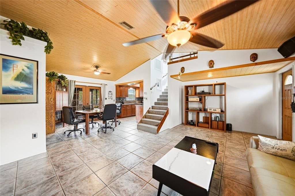 For Sale: $349,900 (2 beds, 2 baths, 1484 Square Feet)