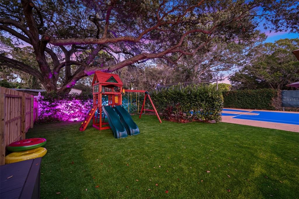 For Sale: $1,750,000 (4 beds, 2 baths, 3384 Square Feet)