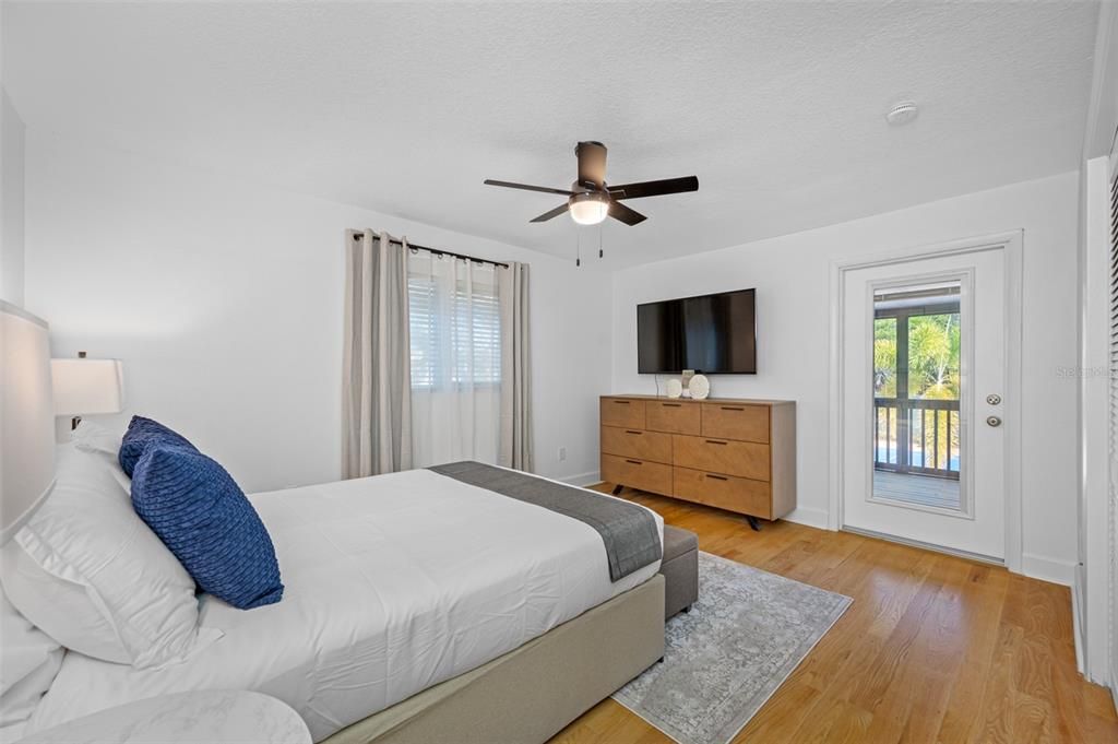For Sale: $1,750,000 (4 beds, 2 baths, 3384 Square Feet)
