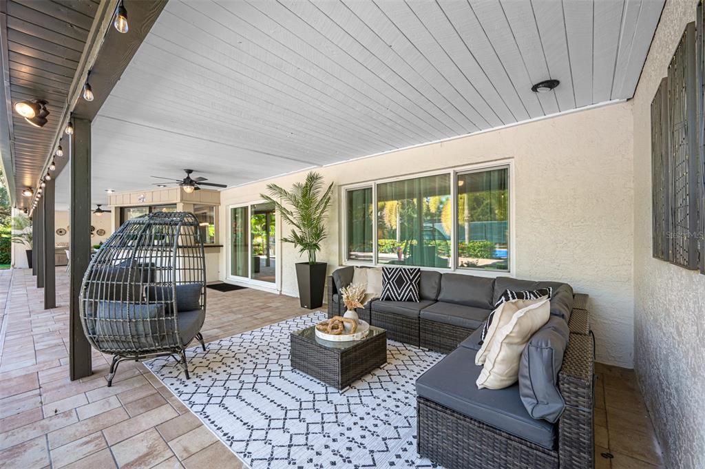 For Sale: $1,750,000 (4 beds, 2 baths, 3384 Square Feet)