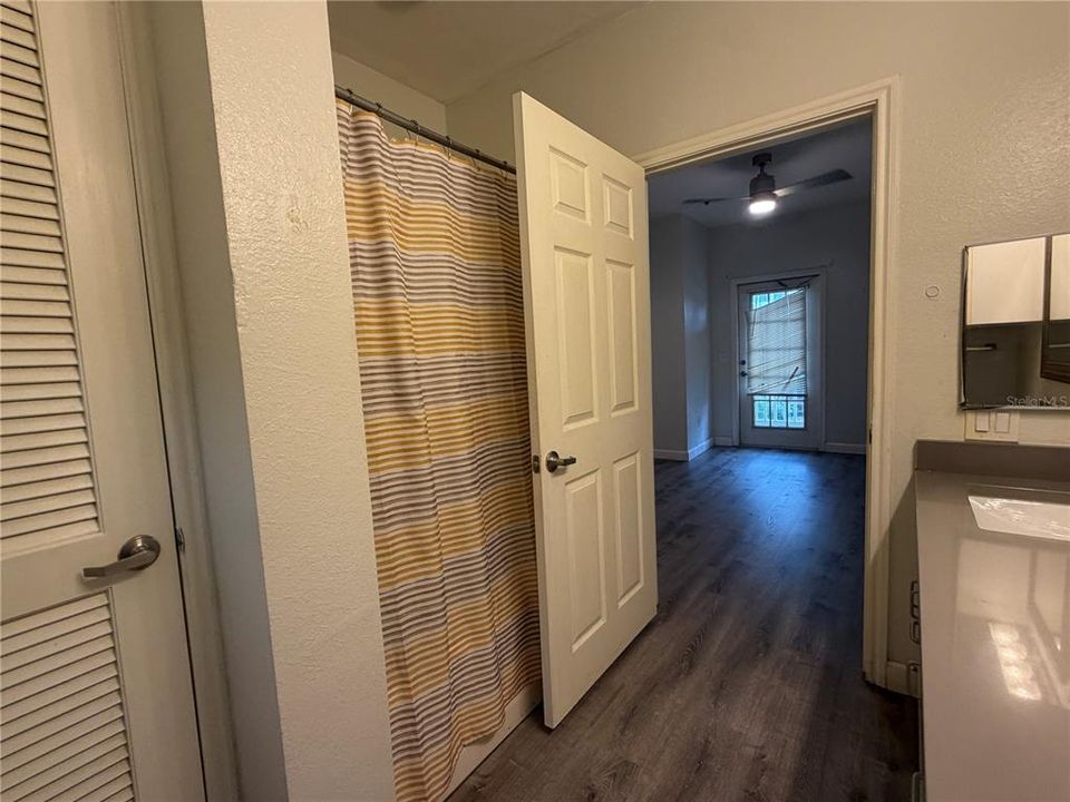 Active With Contract: $1,675 (1 beds, 1 baths, 645 Square Feet)