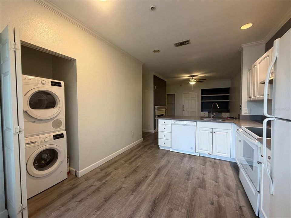 Active With Contract: $1,675 (1 beds, 1 baths, 645 Square Feet)