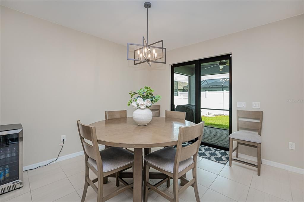 En Venta: $419,000 (4 camas, 2 baños, 2910 Pies cuadrados)