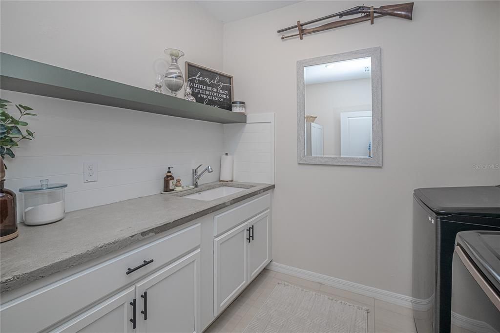 En Venta: $419,000 (4 camas, 2 baños, 2910 Pies cuadrados)