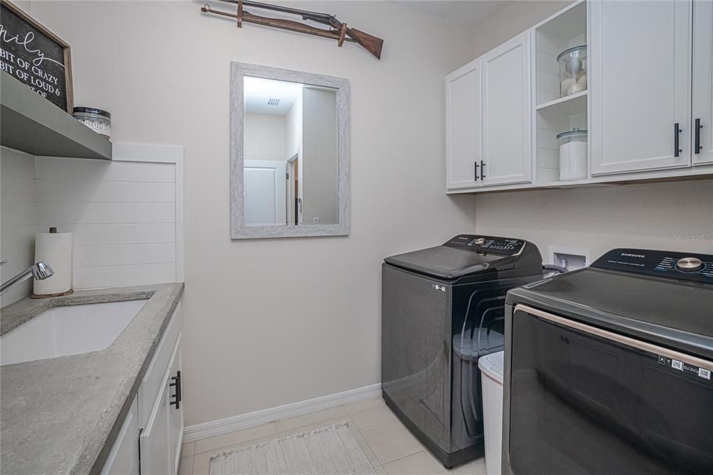 En Venta: $419,000 (4 camas, 2 baños, 2910 Pies cuadrados)