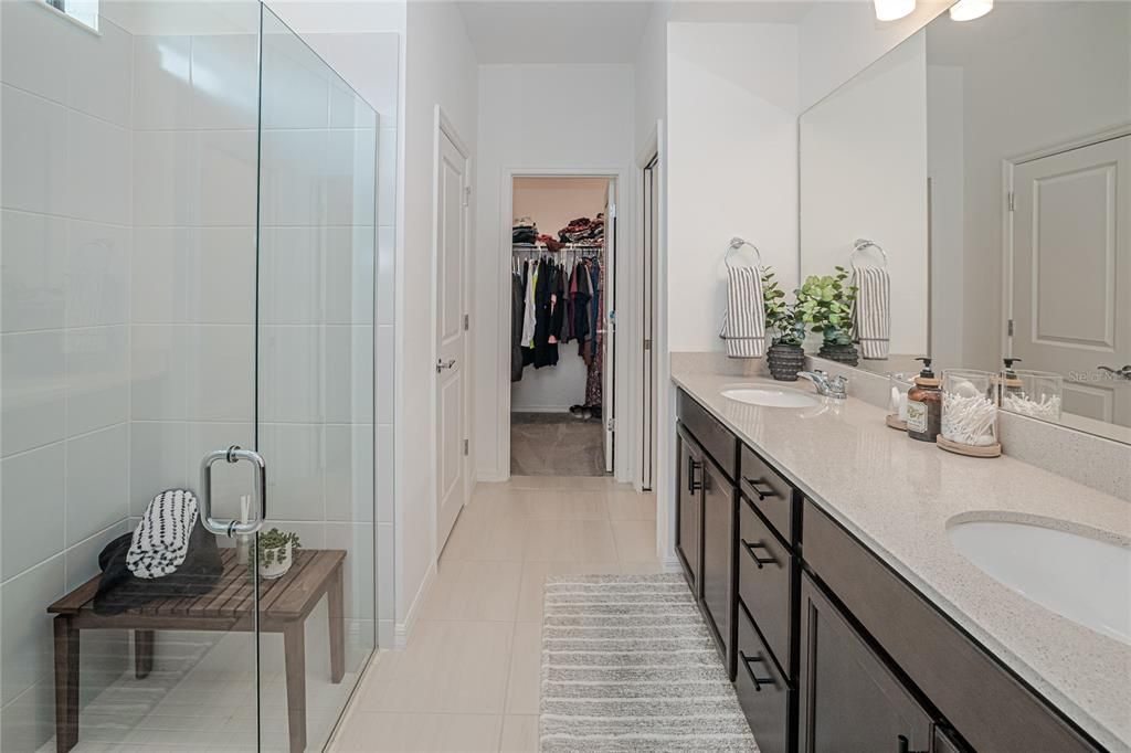 En Venta: $419,000 (4 camas, 2 baños, 2910 Pies cuadrados)