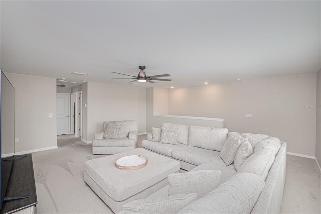 En Venta: $419,000 (4 camas, 2 baños, 2910 Pies cuadrados)
