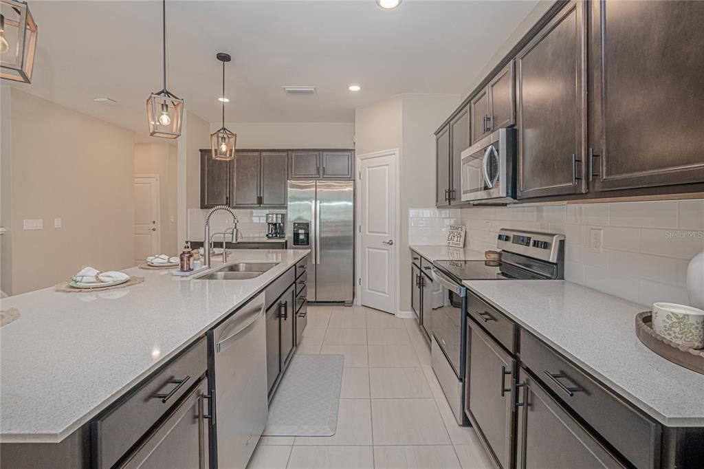 En Venta: $419,000 (4 camas, 2 baños, 2910 Pies cuadrados)