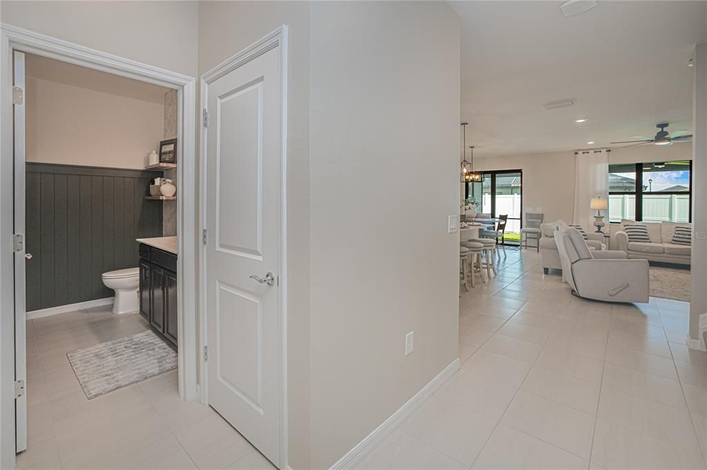 En Venta: $419,000 (4 camas, 2 baños, 2910 Pies cuadrados)