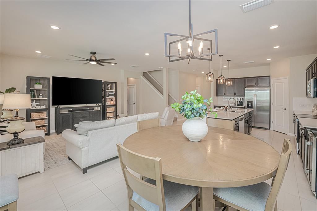 En Venta: $419,000 (4 camas, 2 baños, 2910 Pies cuadrados)