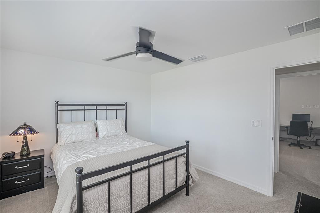 En Venta: $419,000 (4 camas, 2 baños, 2910 Pies cuadrados)