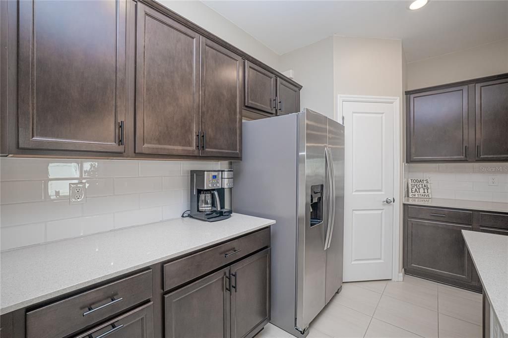 En Venta: $419,000 (4 camas, 2 baños, 2910 Pies cuadrados)