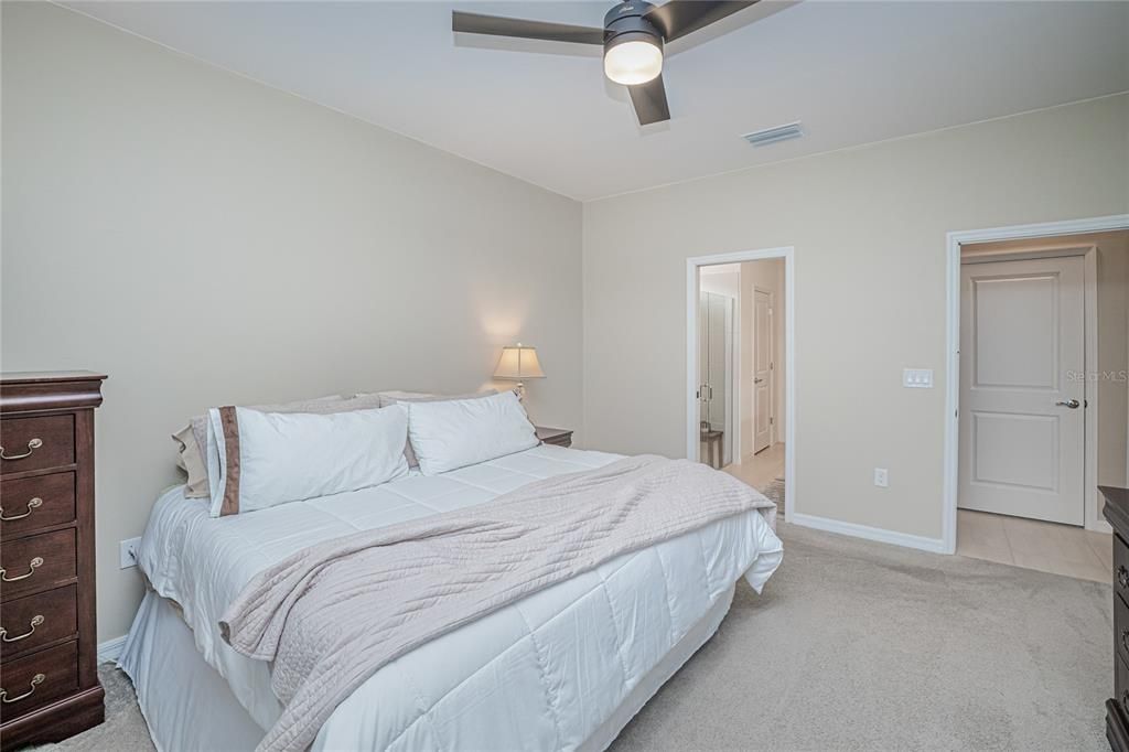 En Venta: $419,000 (4 camas, 2 baños, 2910 Pies cuadrados)