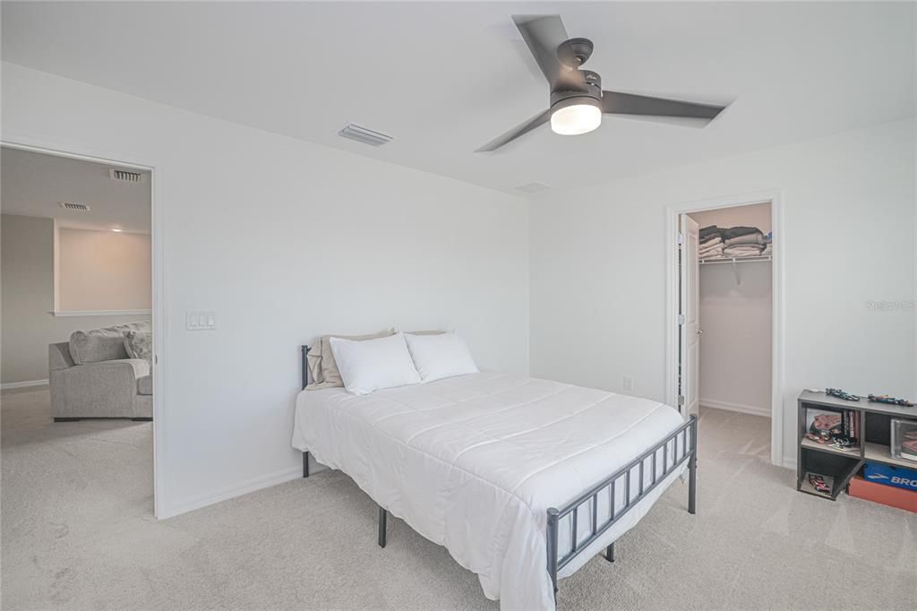 En Venta: $419,000 (4 camas, 2 baños, 2910 Pies cuadrados)
