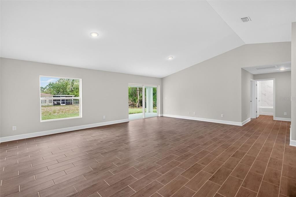 For Sale: $329,900 (3 beds, 3 baths, 1818 Square Feet)