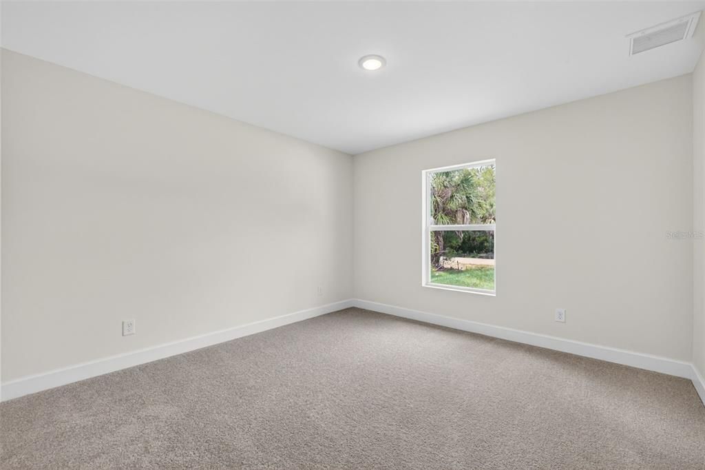 For Sale: $329,900 (3 beds, 3 baths, 1818 Square Feet)