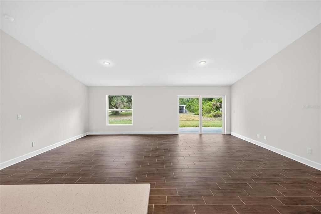 For Sale: $329,900 (3 beds, 3 baths, 1818 Square Feet)