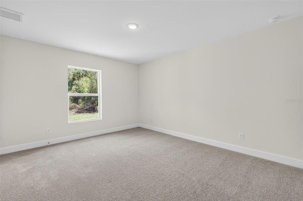 For Sale: $329,900 (3 beds, 3 baths, 1818 Square Feet)