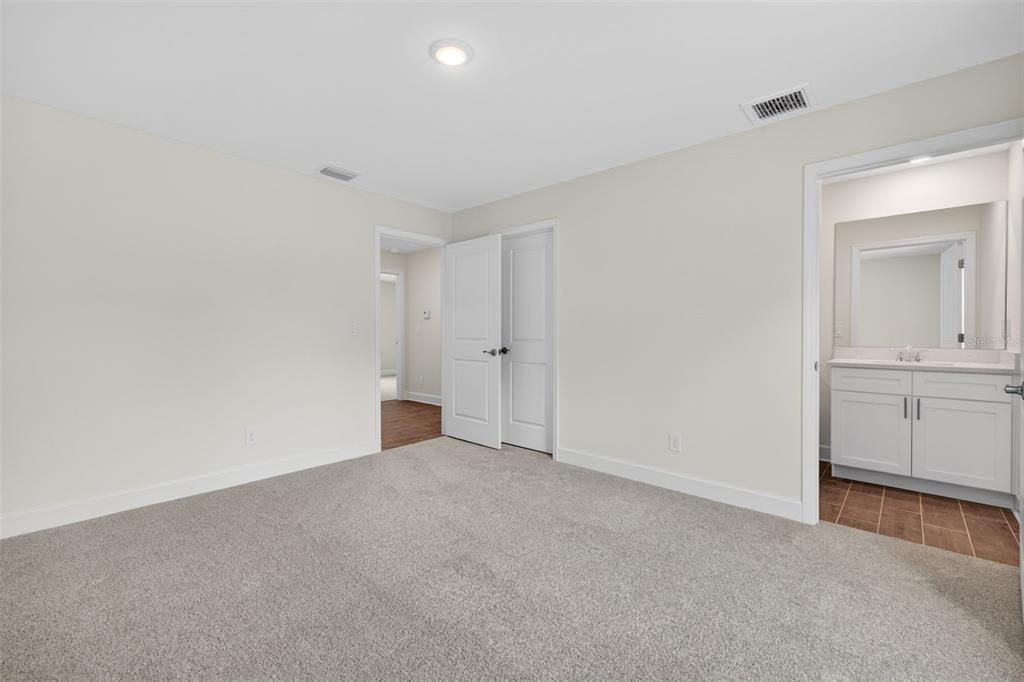 For Sale: $329,900 (3 beds, 3 baths, 1818 Square Feet)