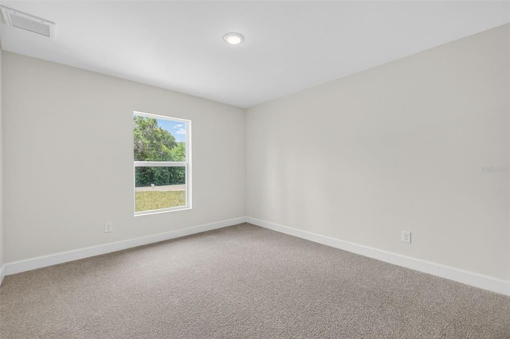 For Sale: $329,900 (3 beds, 3 baths, 1818 Square Feet)