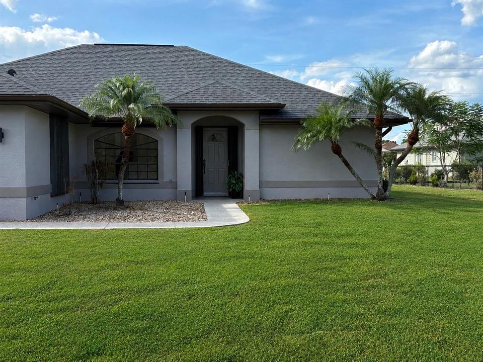 For Sale: $339,900 (3 beds, 2 baths, 1591 Square Feet)