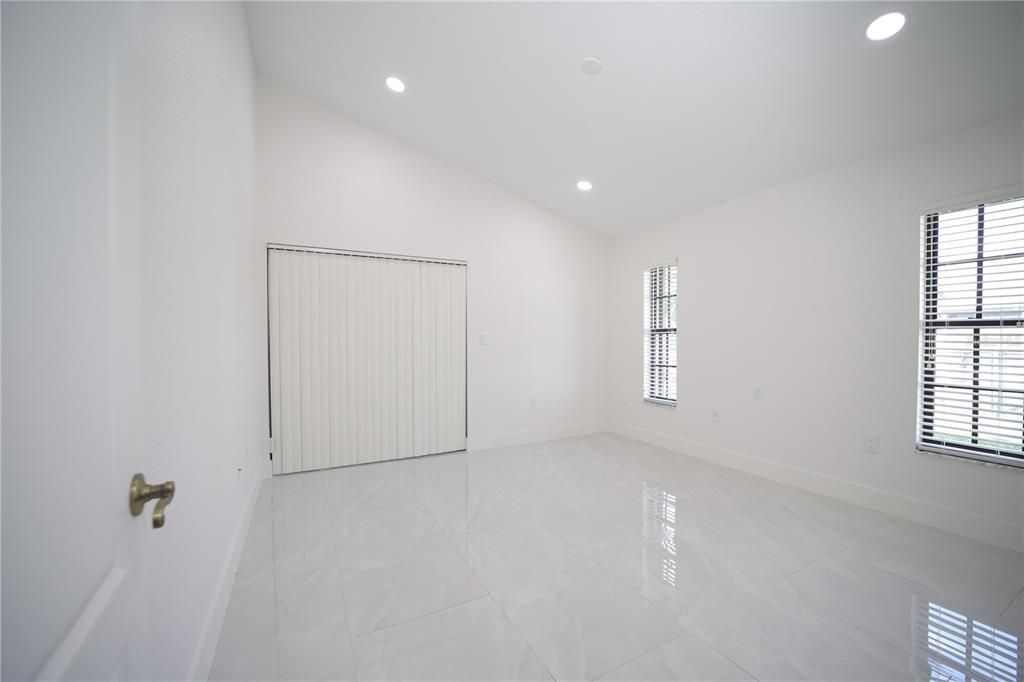 For Sale: $339,900 (3 beds, 2 baths, 1591 Square Feet)