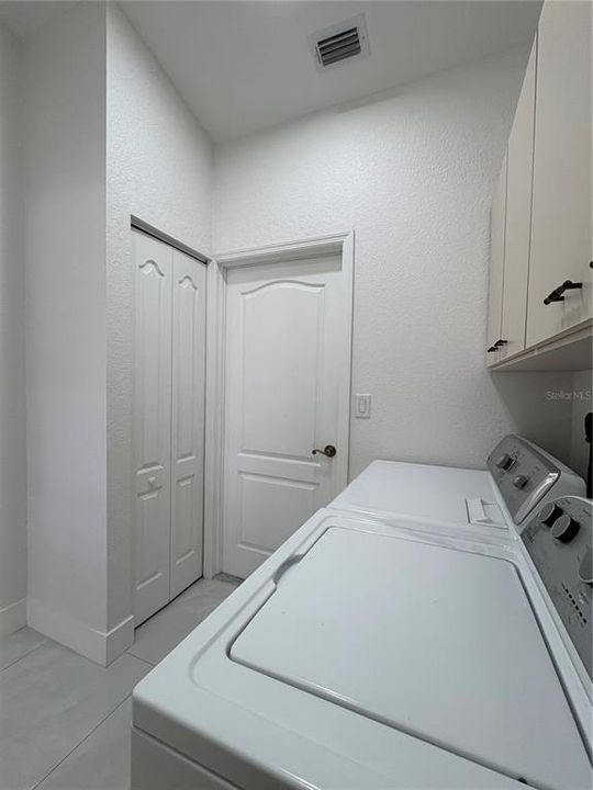 For Sale: $339,900 (3 beds, 2 baths, 1591 Square Feet)