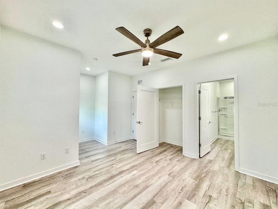 For Rent: $2,100 (3 beds, 3 baths, 1308 Square Feet)