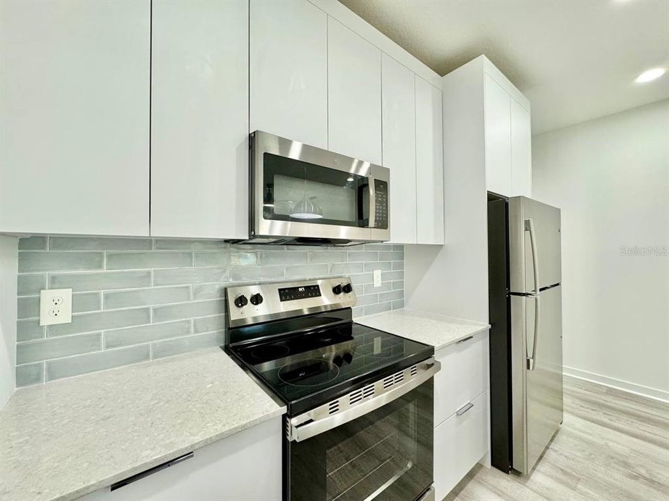 For Rent: $2,100 (3 beds, 3 baths, 1308 Square Feet)