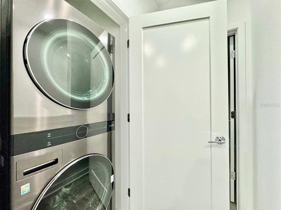 For Rent: $2,100 (3 beds, 3 baths, 1308 Square Feet)