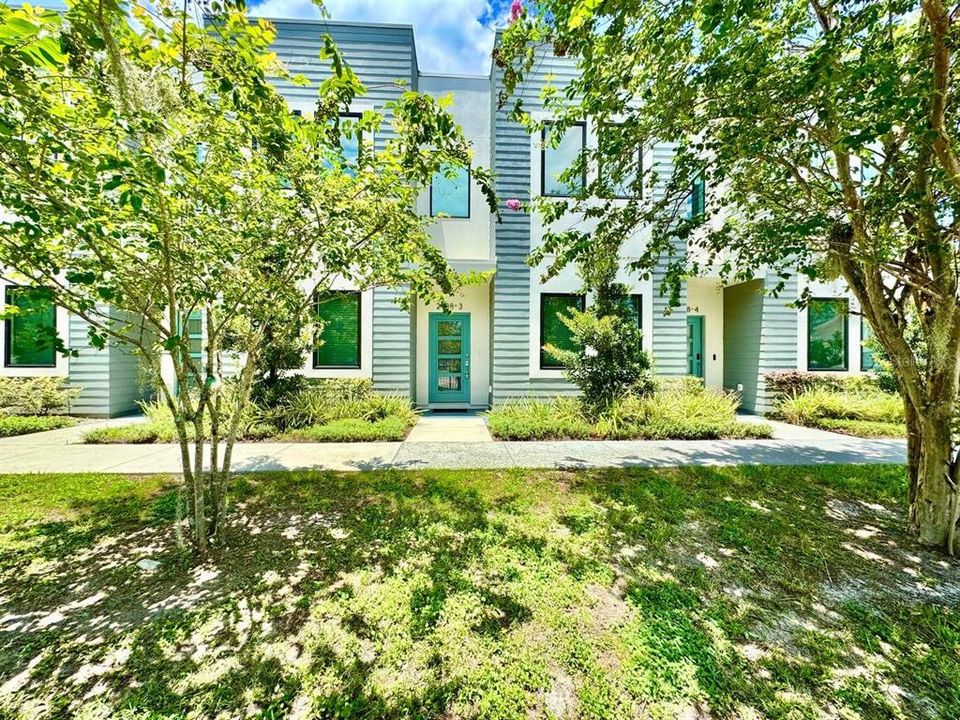 For Rent: $2,100 (3 beds, 3 baths, 1308 Square Feet)