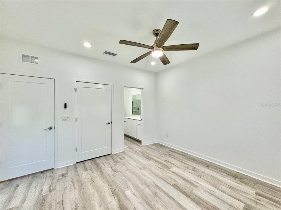 For Rent: $2,100 (3 beds, 3 baths, 1308 Square Feet)