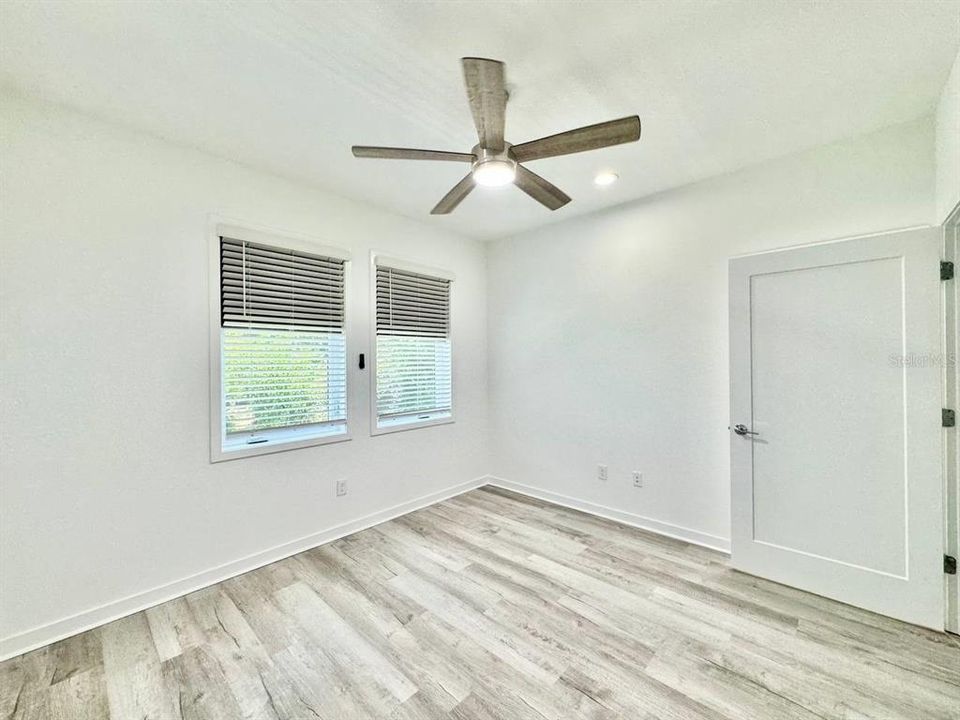 For Rent: $2,100 (3 beds, 3 baths, 1308 Square Feet)