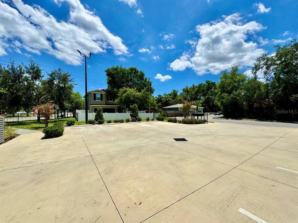 For Rent: $2,100 (3 beds, 3 baths, 1308 Square Feet)