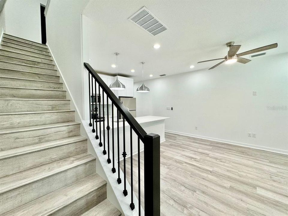 For Rent: $2,100 (3 beds, 3 baths, 1308 Square Feet)