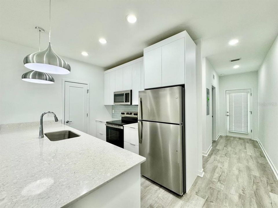 For Rent: $2,100 (3 beds, 3 baths, 1308 Square Feet)