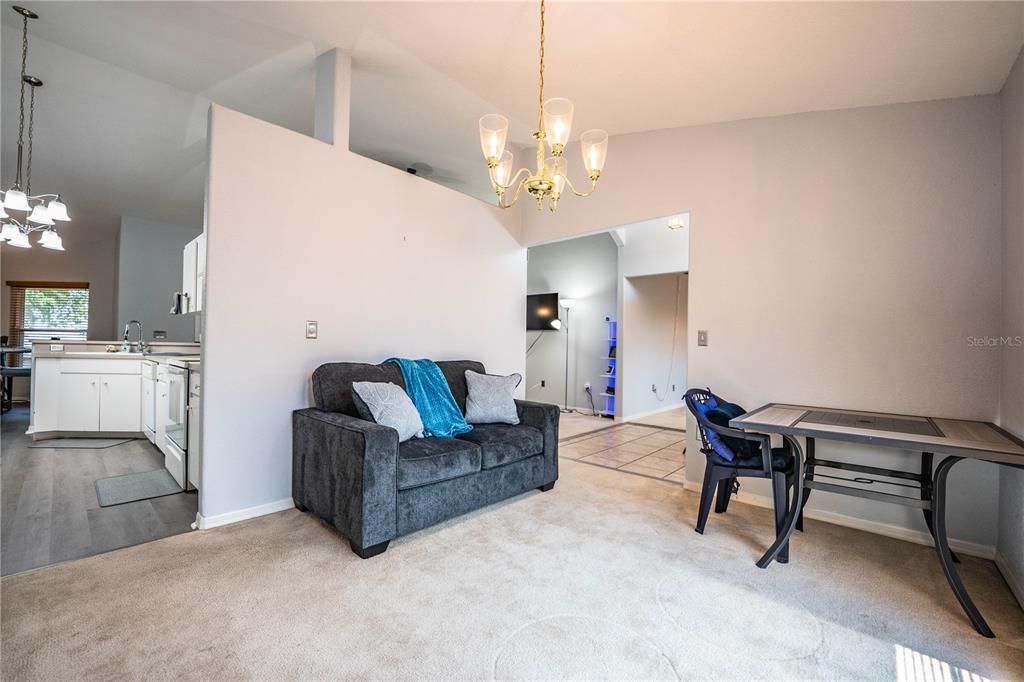 На продажу: $339,500 (3 спален, 2 ванн, 1869 Квадратных фут)