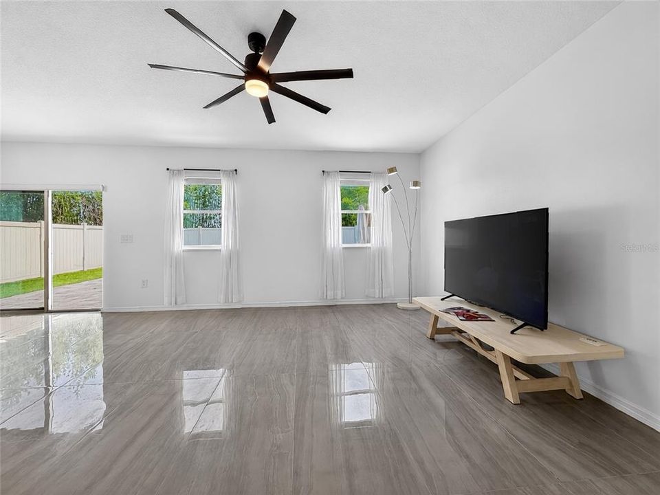En Venta: $294,999 (3 camas, 2 baños, 1445 Pies cuadrados)