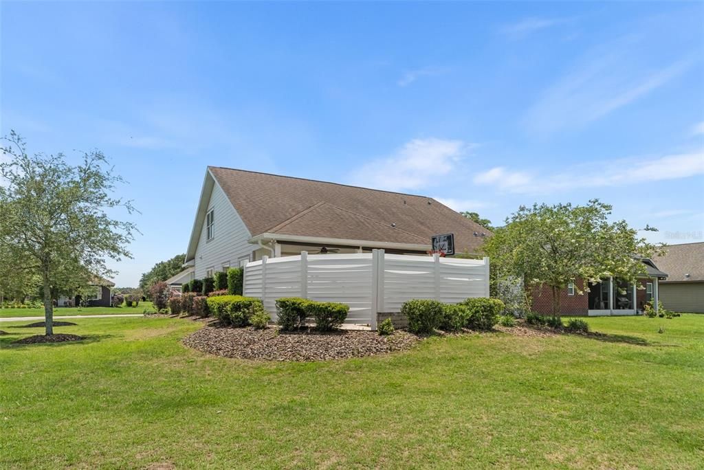 For Rent: $2,950 (4 beds, 2 baths, 2099 Square Feet)