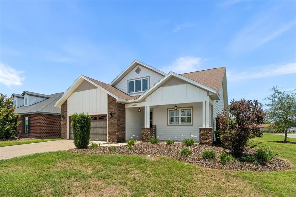 For Rent: $2,950 (4 beds, 2 baths, 2099 Square Feet)