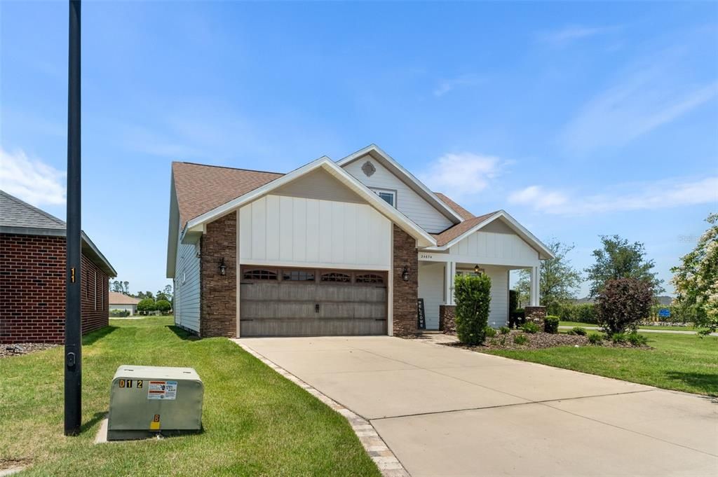For Rent: $2,950 (4 beds, 2 baths, 2099 Square Feet)
