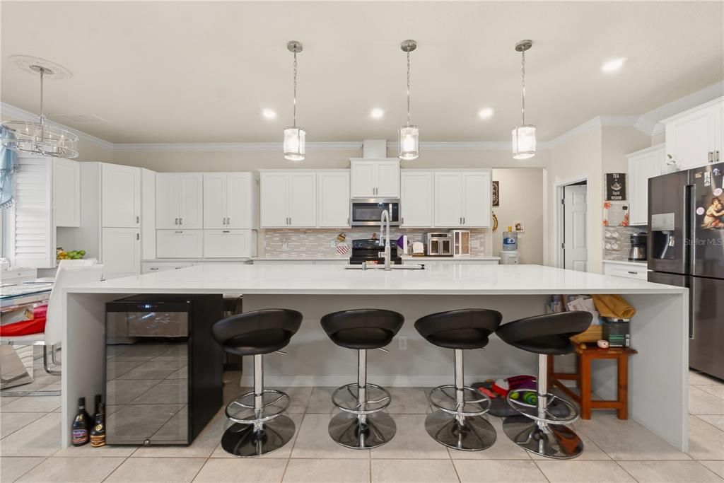 For Sale: $925,000 (7 beds, 5 baths, 5300 Square Feet)