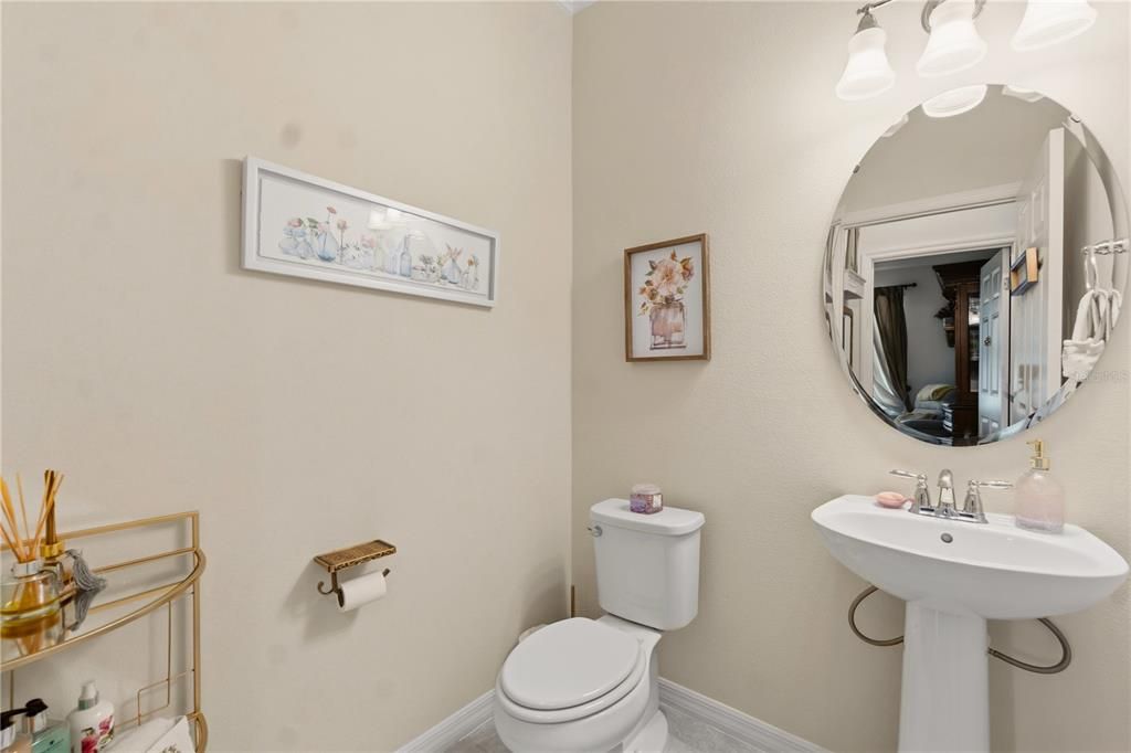 For Sale: $925,000 (7 beds, 5 baths, 5300 Square Feet)