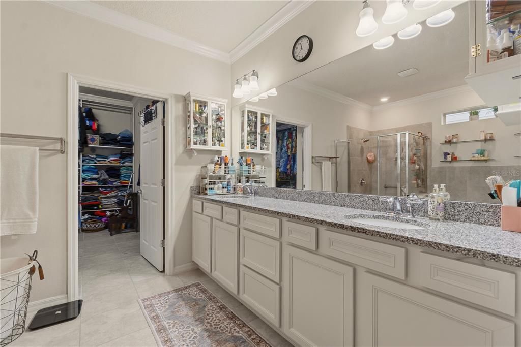 For Sale: $925,000 (7 beds, 5 baths, 5300 Square Feet)