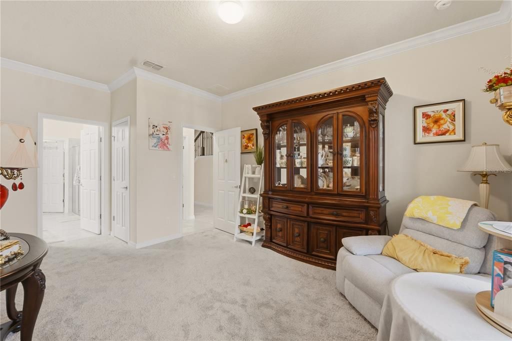 For Sale: $925,000 (7 beds, 5 baths, 5300 Square Feet)