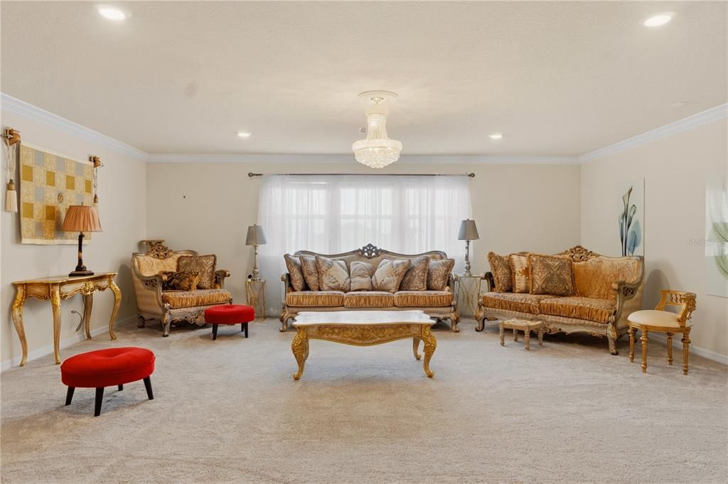For Sale: $925,000 (7 beds, 5 baths, 5300 Square Feet)
